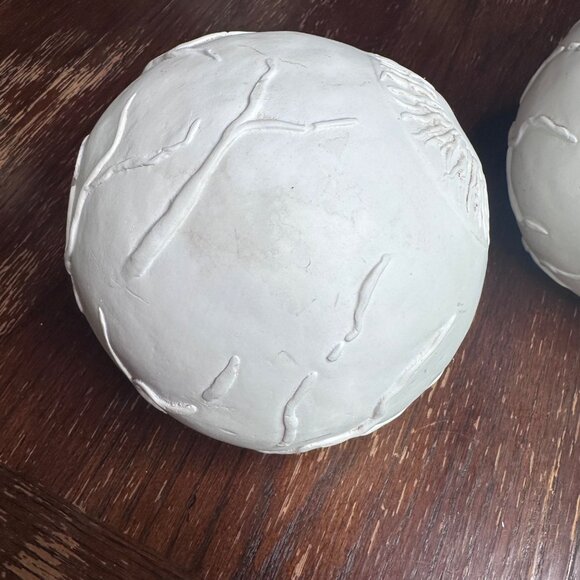 Large White Ceramic Eyeball Bookends With Sculpted Vein & Iris Details - Picture 6 of 13